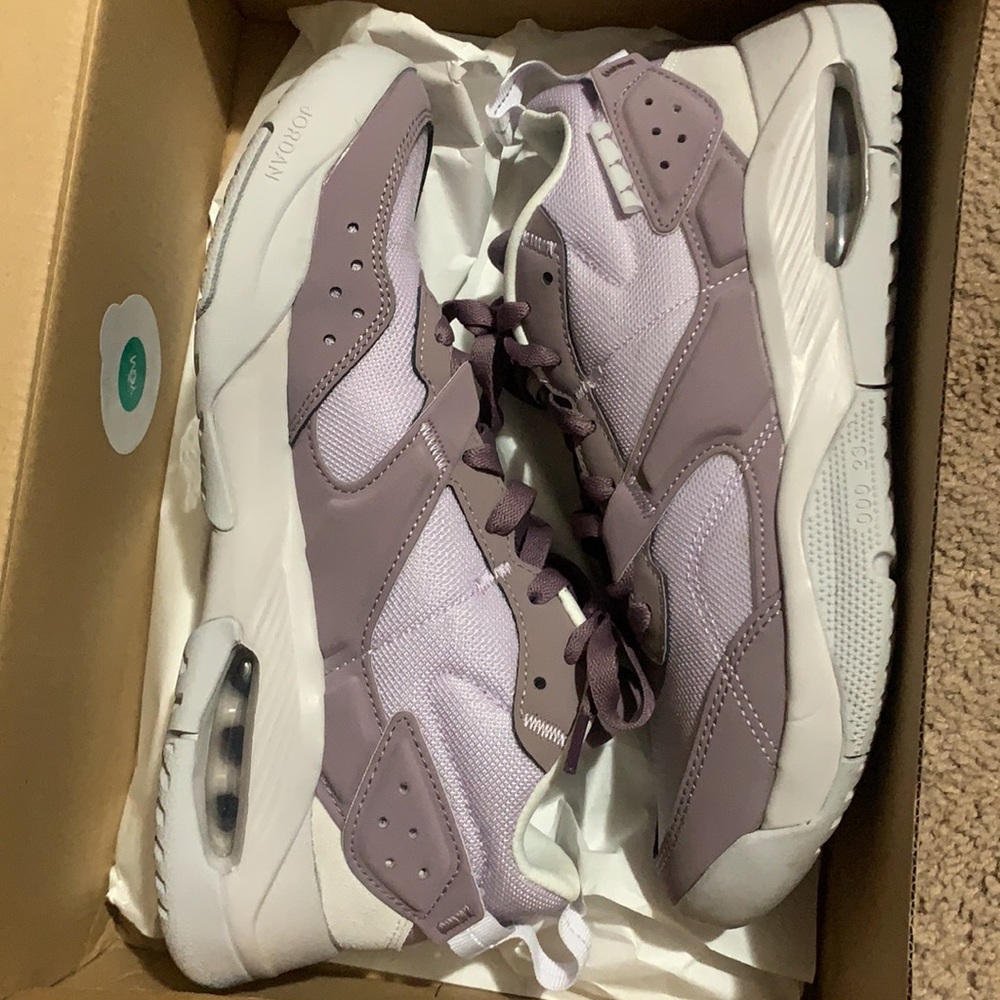 Women’s Jordan Air NFH size 9